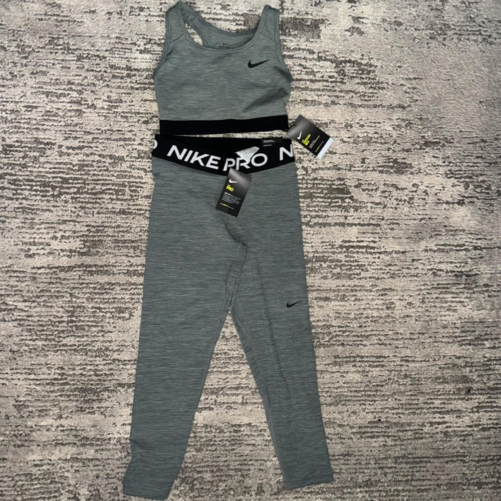 NWT GREY NIKE SET SIZE SMALL